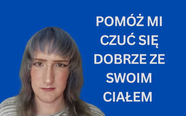 Szaraść kot leży na trawie z zamkniętymi oczami.