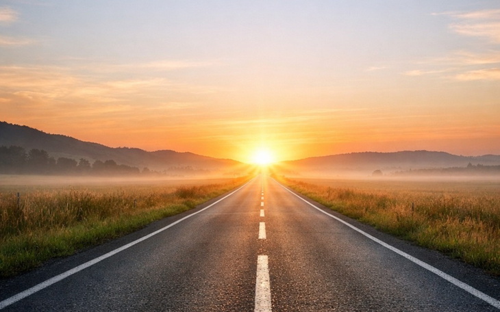 Droga prowadząca w stronę wschodzącego słońca.