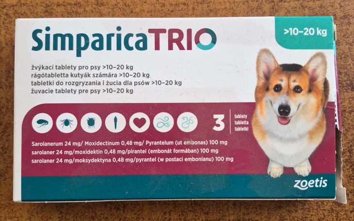 Opakowanie tabletek dla psów, z informacjami o składzie.