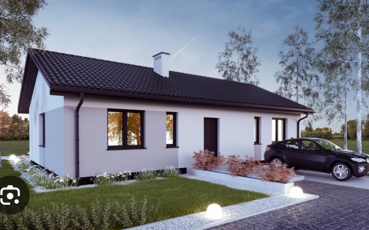 Nowoczesny dom z ogrodem i samochodem.