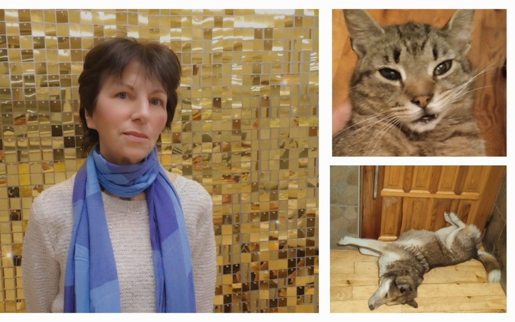 Kobieta na tle złotej ściany, obok zdjęcia kota i psa.