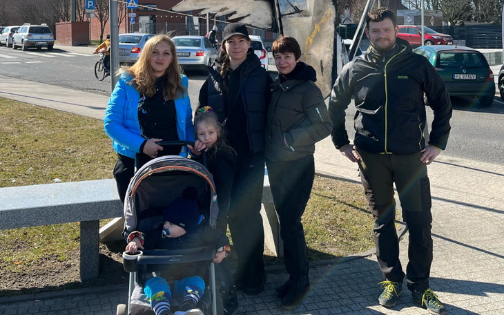 Zbiórka Anna, Sofi, Żenia i Semen - zdjęcie główne