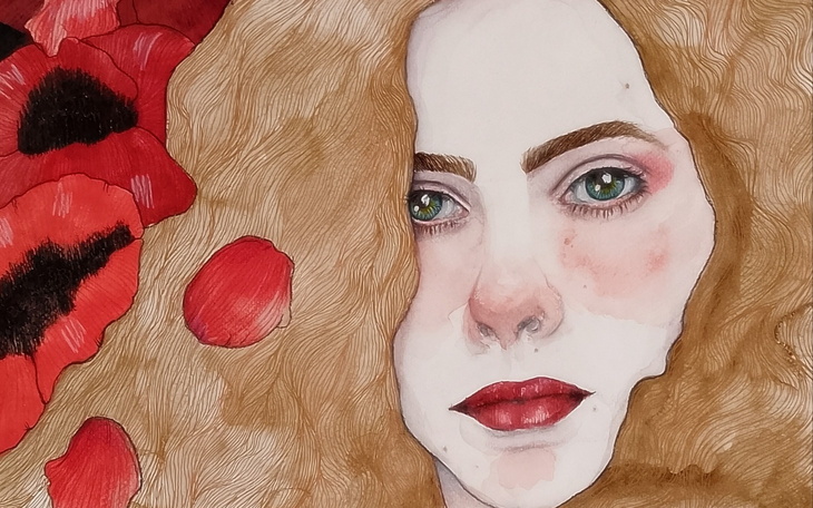 Portret kobiety z czerwonymi kwiatami w tle, artystyczne ujęcie
