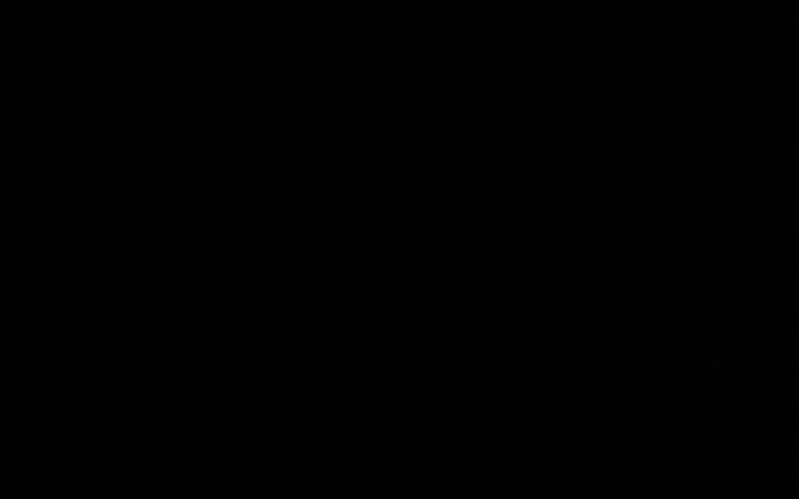 Ciemne zdjęcie, prawdopodobnie przedstawiające nocne niebo.