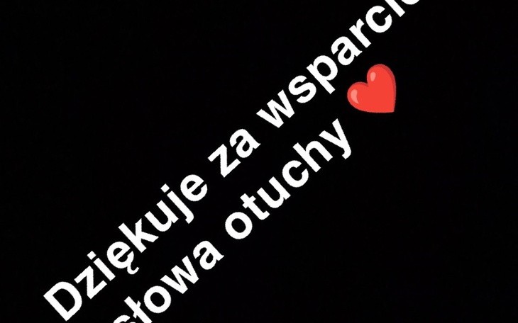 Czarny ekran z napisem dziękczynnym za wsparcie.