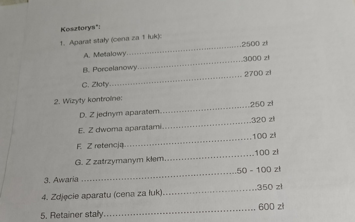 Kosztorys usług stomatologicznych z cenami za różne procedury.