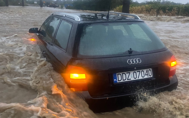 Zbiórka Na odratowanie zalanego auta - zdjęcie główne