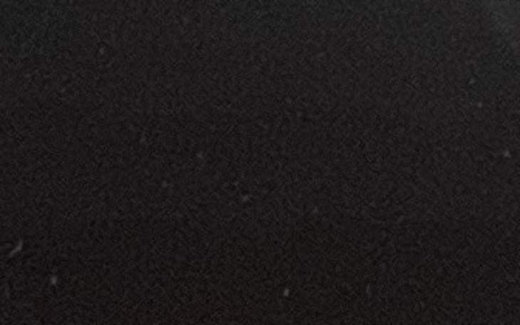 Czarny ekran, prawdopodobnie z uszkodzonego urządzenia.