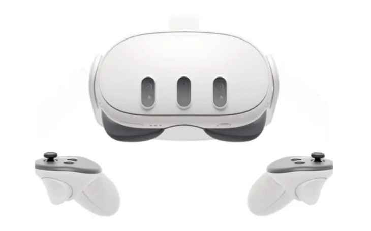 Nowoczesne gogle VR z kontrolerami, gotowe do użycia.
