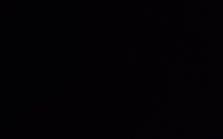 Ciemny obraz, brak widocznych szczegółów.