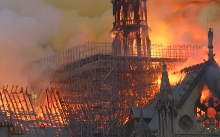 Zbiórka Zbiórka pieniędzy na NOTER DAM - zdjęcie główne