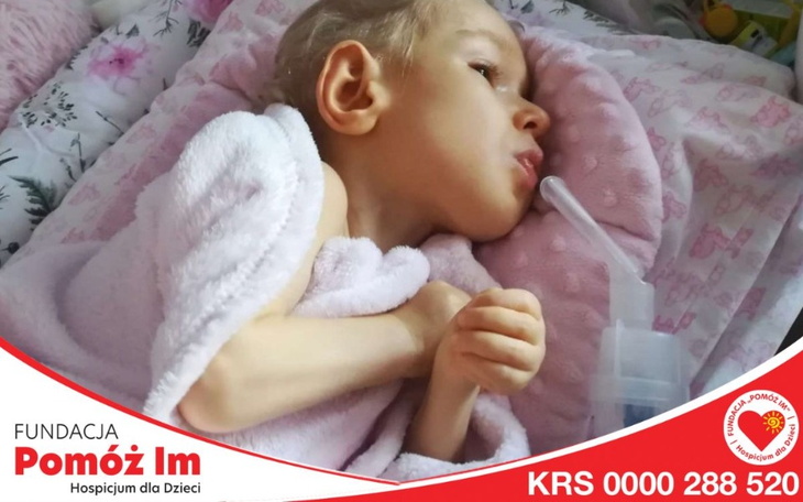 Dziecko w hospicjum, otoczone troską i wsparciem.