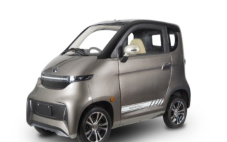 Mały samochód elektryczny, nowoczesny design.