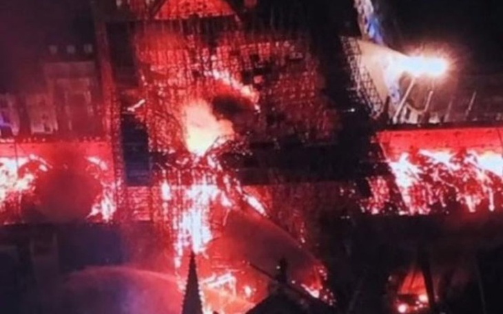 Zbiórka Odbudowa Katedra Noter Dame - zdjęcie główne