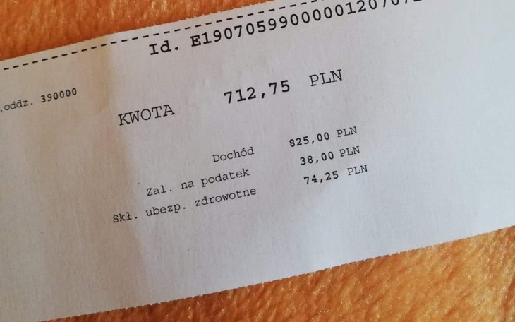Paragon z kwotą 712,75 PLN, szczegóły dochodu i podatku.