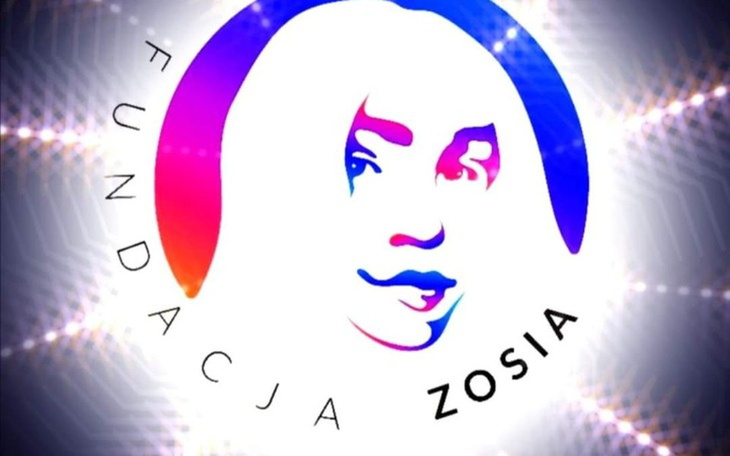 Logo fundacji Zosia z kolorowym tłem.