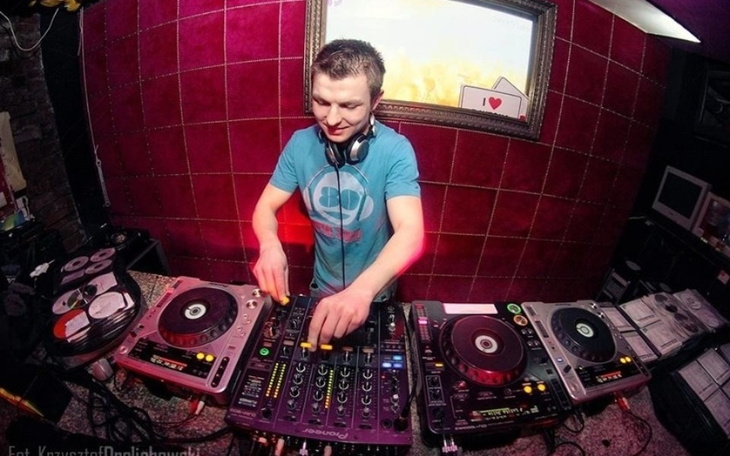 Zbiórka Zbiórka na szkołę dla młodych DJ - zdjęcie główne