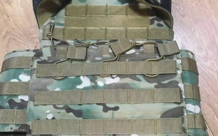 Zbiórka pomóc wojsku Ukrainy. ubrania, - zdjęcie główne