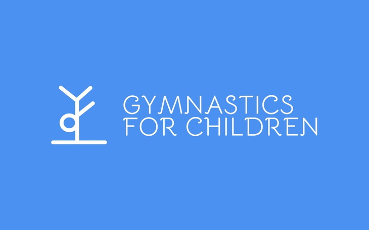 Logo z napisem 'Gimnastyka dla dzieci' na niebieskim tle.