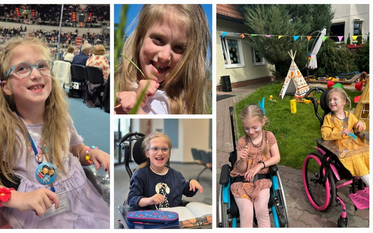 Uśmiechnięta dziewczynka trzymająca roślinę w dłoni.