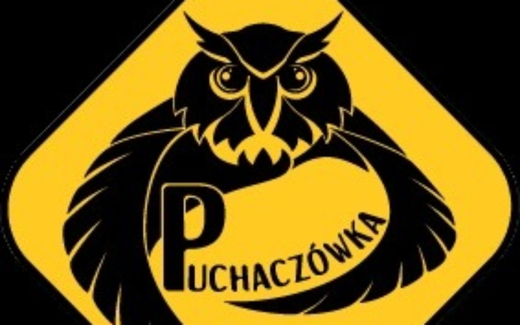 Logo Puchaczówki, przedstawiające sowę na żółtym tle.
