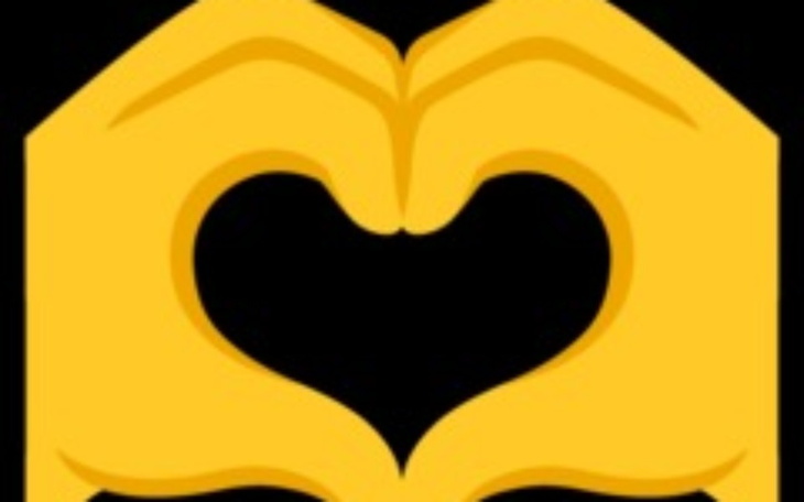 Piesek w schronisku czeka na nowy dom, pełen nadziei.