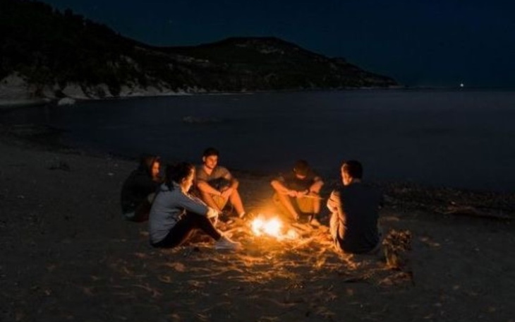 Zbiórka wakacyjny wyjazd z przyjaciółmi - zdjęcie główne