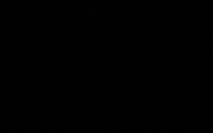 Czarny ekran, brak widocznych szczegółów.