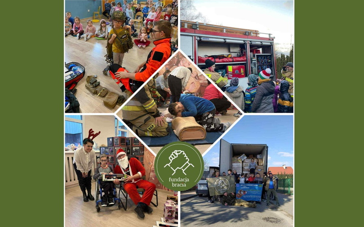 Dzieci bawiące się w grupie, z różnymi zabawkami i aktywnościami.