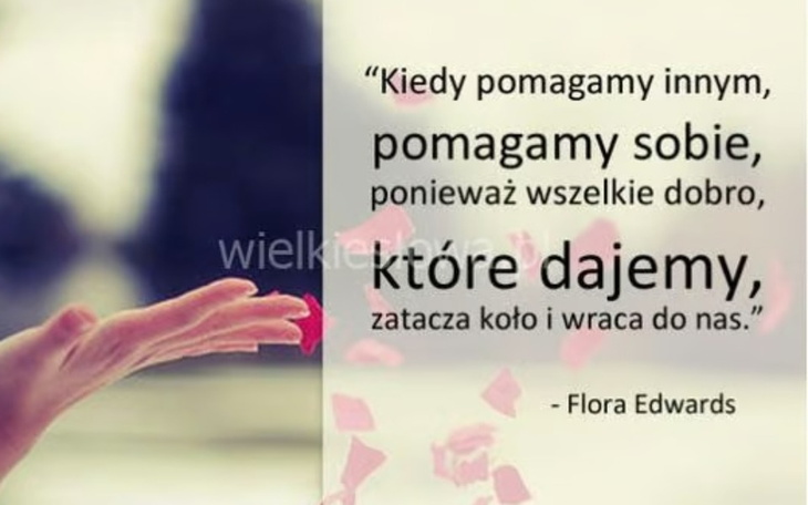 Zbliżenie na twarz dziewczyny z maską tlenową.