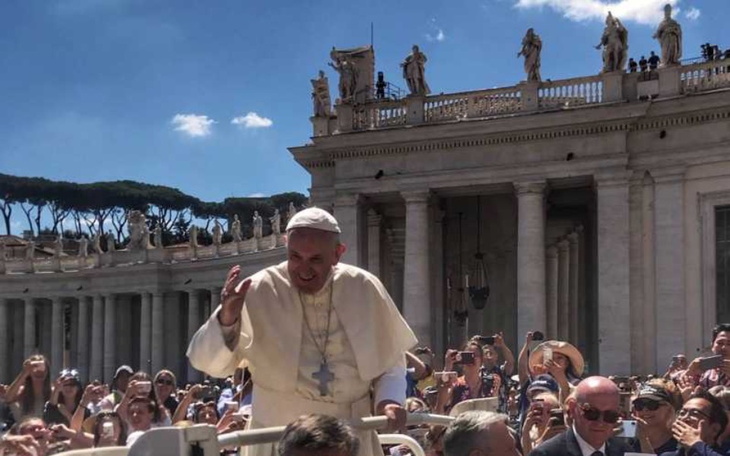 Zbiórka Audiencja u papieża. Pilne - zdjęcie główne