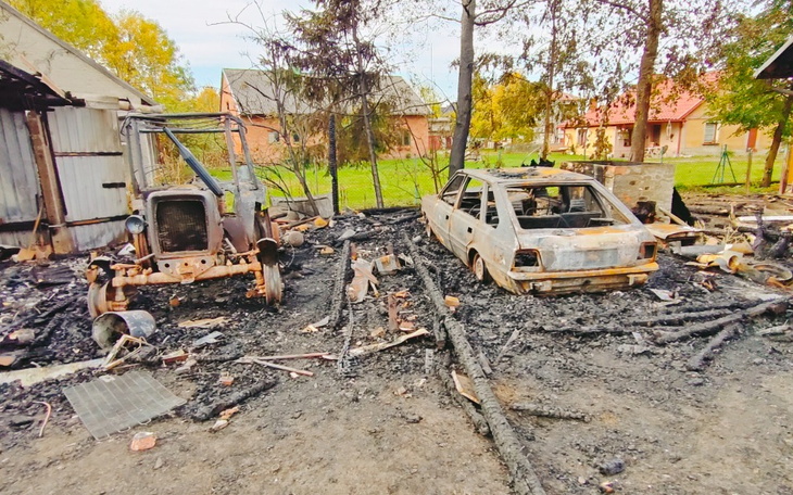 Zbiórka Spalone garaże spalony traktor - zdjęcie główne