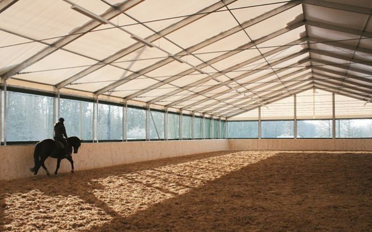 Zbiórka Zbieramy na ujeżdżalnię dla koni - zdjęcie główne