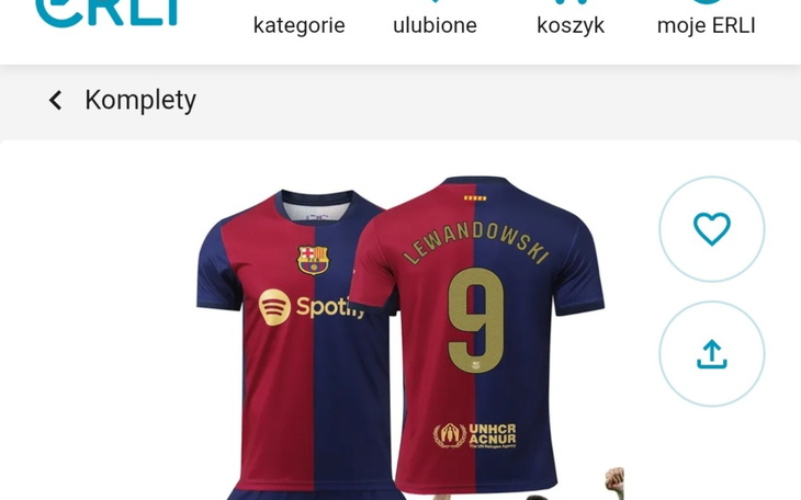 Koszulka piłkarska z nazwiskiem Lewandowskiego.