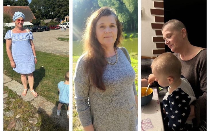 Trzy kobiety pozują na tle zielonej natury.