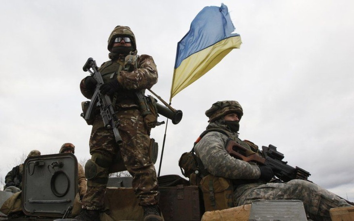 Zbiórka Hełmy i kamizelki dla Ukrainy - zdjęcie główne