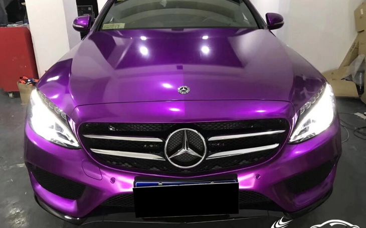 Zbiórka Mercedes z fioletowymi ledami - zdjęcie główne