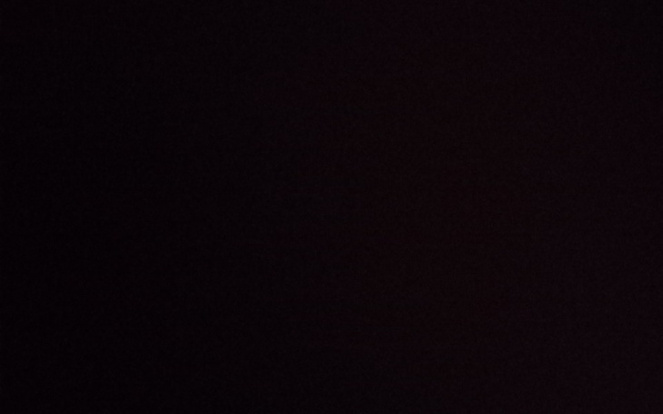 Ciemny obraz, prawdopodobnie zdjęcie w nocy lub w słabym świetle.