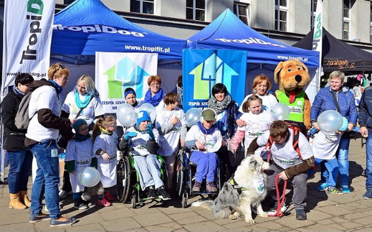 Zbiórka Pomagamy na NIEBIESKO - zdjęcie główne