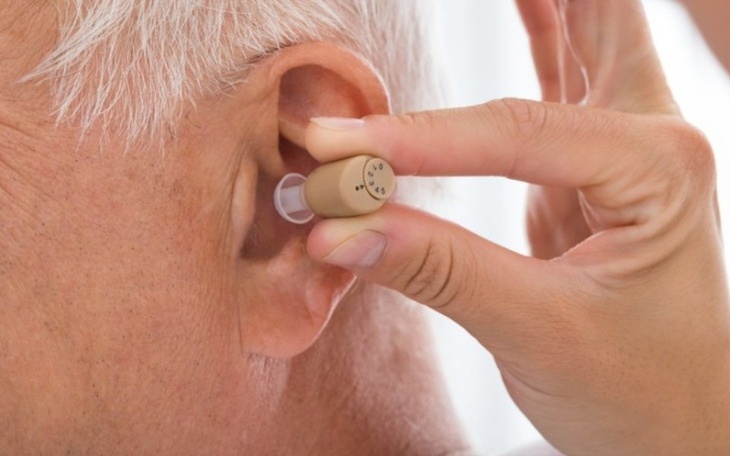 Zbiórka . Aparat słuchowy. - zdjęcie główne