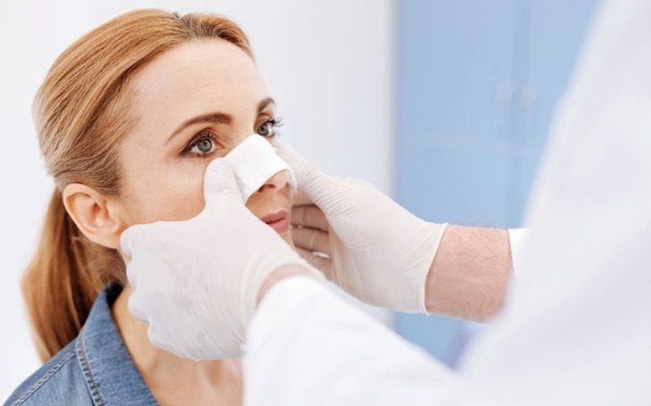 Zbiórka Operacja plastyczna nosa . - zdjęcie główne