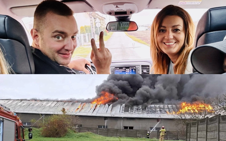 Para w samochodzie z widokiem na pożar budynku.