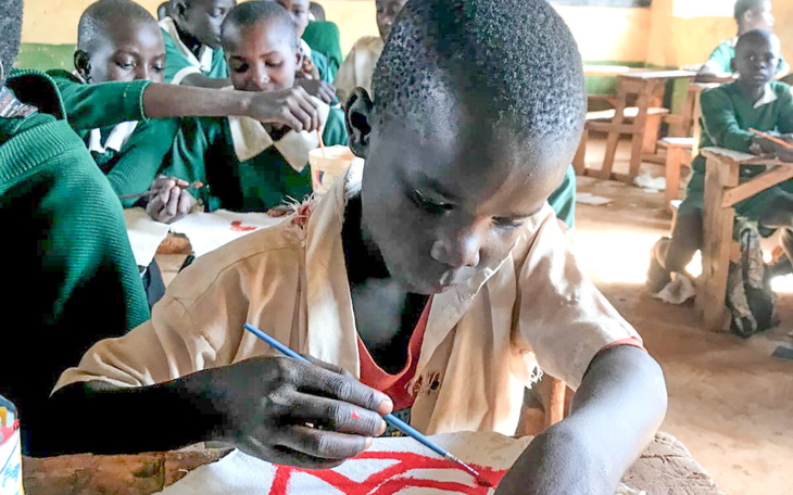 Zbiórka Szyjemy 100 szkolnych mundurków - zdjęcie główne