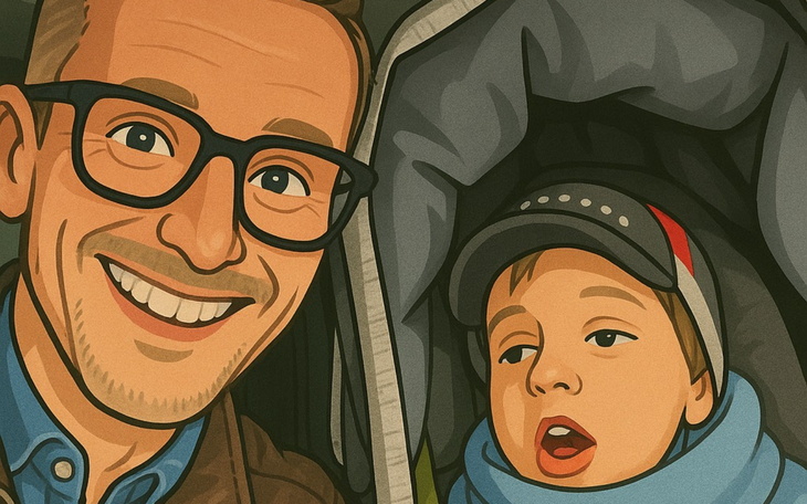 Uśmiechnięty mężczyzna z dzieckiem w wózku.