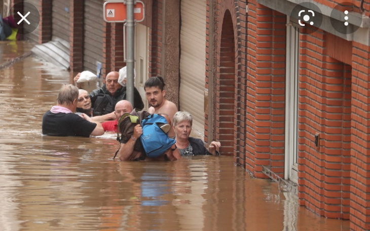 Zbiórka Kolega ma Powódź w domu i - zdjęcie główne
