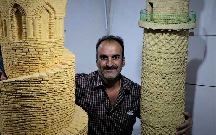 Zbiórka Burhan - artysta z obozu - zdjęcie główne