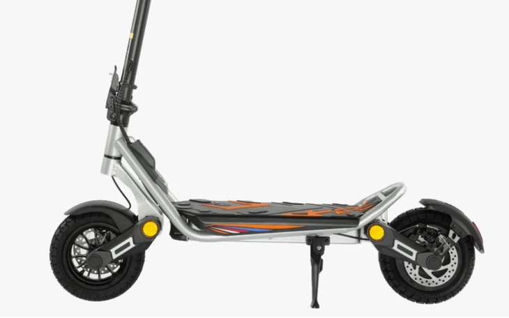 Nowoczesna hulajnoga elektryczna w stylowym designie.