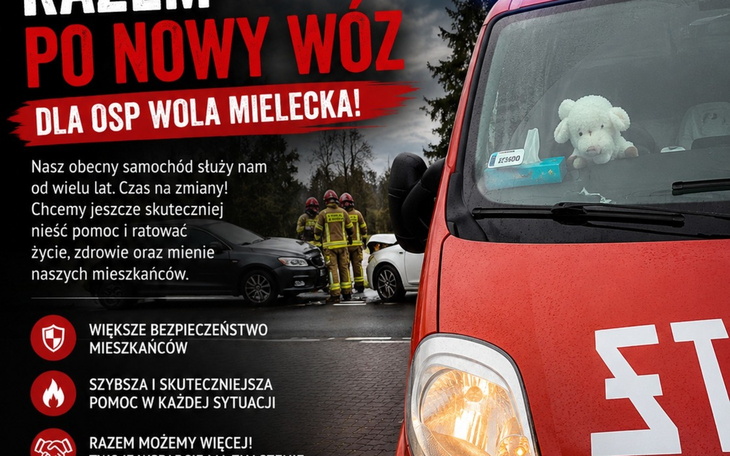 Czerwony busz pożarniczy na tle plakatów promujących pomoc dla POSP.