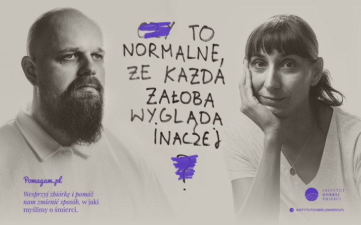 Czarno-białe zdjęcie dwóch osób z tekstem o żalu.