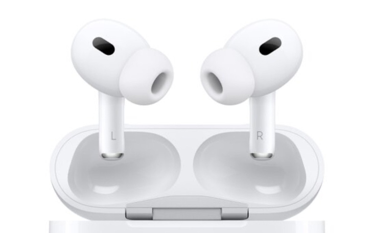 Słuchawki AirPods w etui.